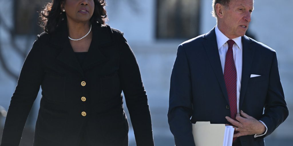 Quattro punti chiave dall'udienza della Corte Suprema sul licenziamento di Lisa Cook da parte di Trump