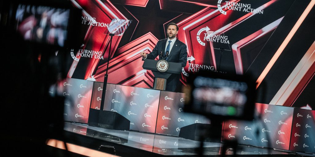 Vicepresidente Vance si astiene da posizione sul bigottismo al Turning Point Fest