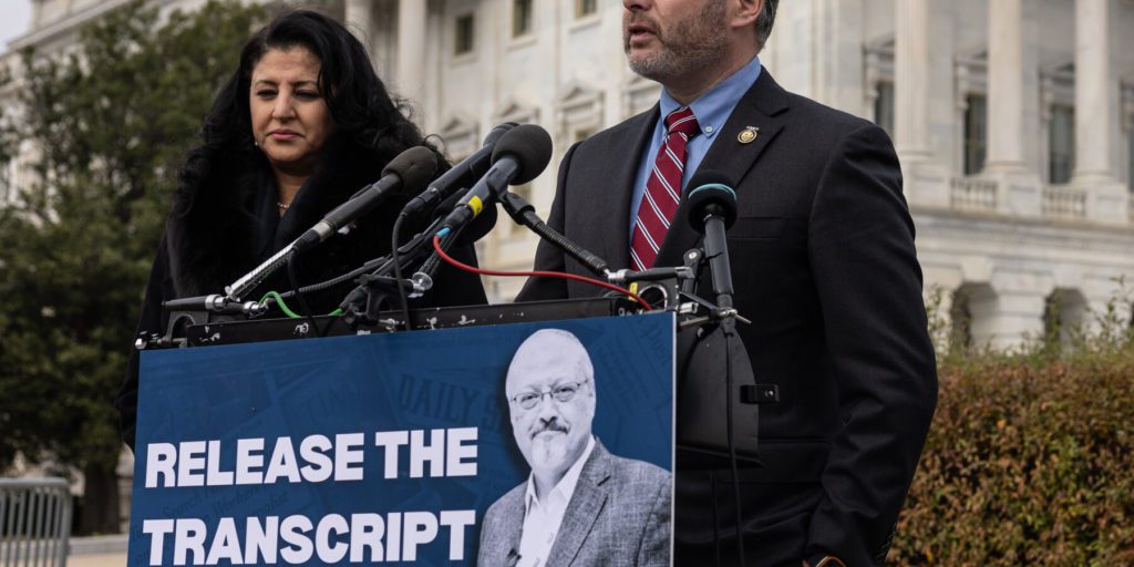 Trump e il Principe Saudita hanno avuto una conversazione preoccupante dopo l'omicidio di Khashoggi, secondo un deputato