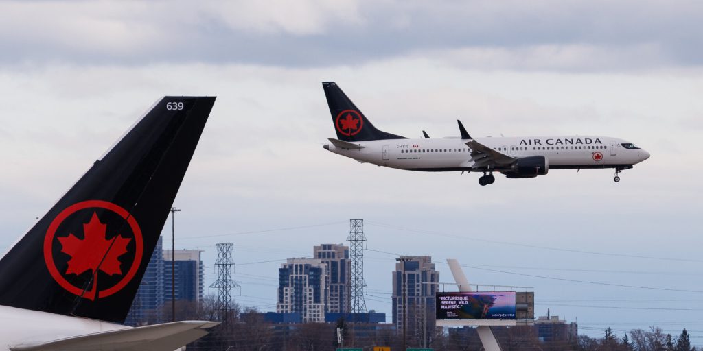 Ex assistente di volo si è fatto passare per pilota per ottenere voli gratuiti, secondo i procuratori