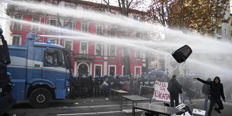 Protesta di Askatasuna a Torino: 500 agenti presenti per mantenere l'ordine