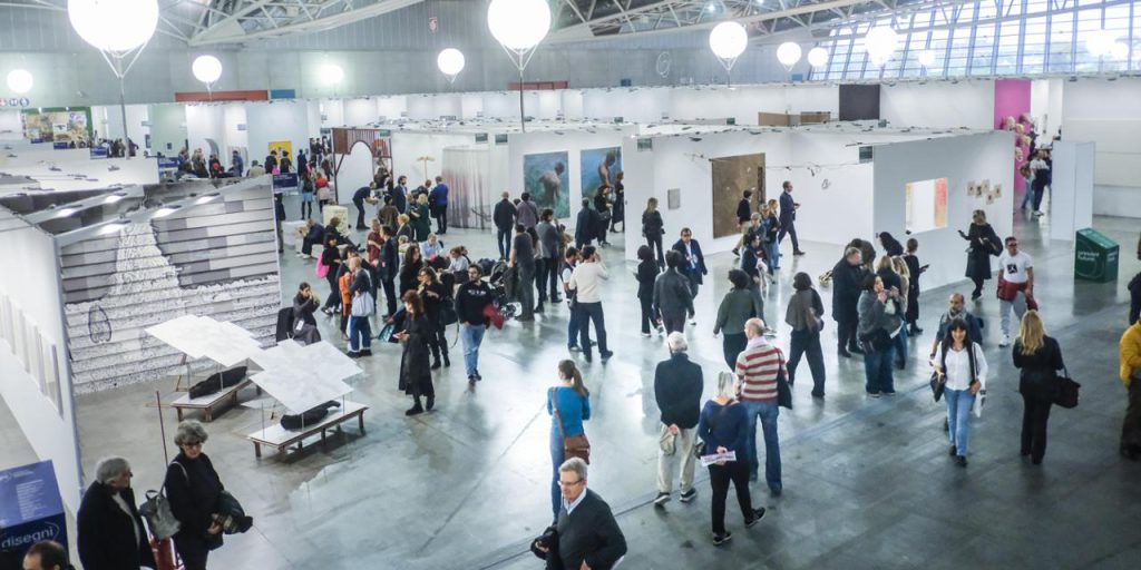 Artissima tra crescita e incertezza: il futuro della fiera d'arte a Torino