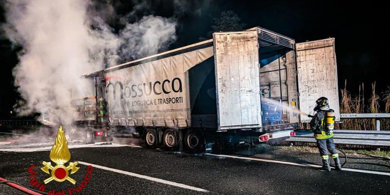 Incendio su tangenziale Sud di Torino: traffico ripristinato dopo ore di chiusura