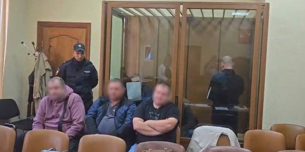 Condanne per contrabbando di ambra a Kaliningrad: sei residenti processati per traffico illecito di un prezioso bene naturale