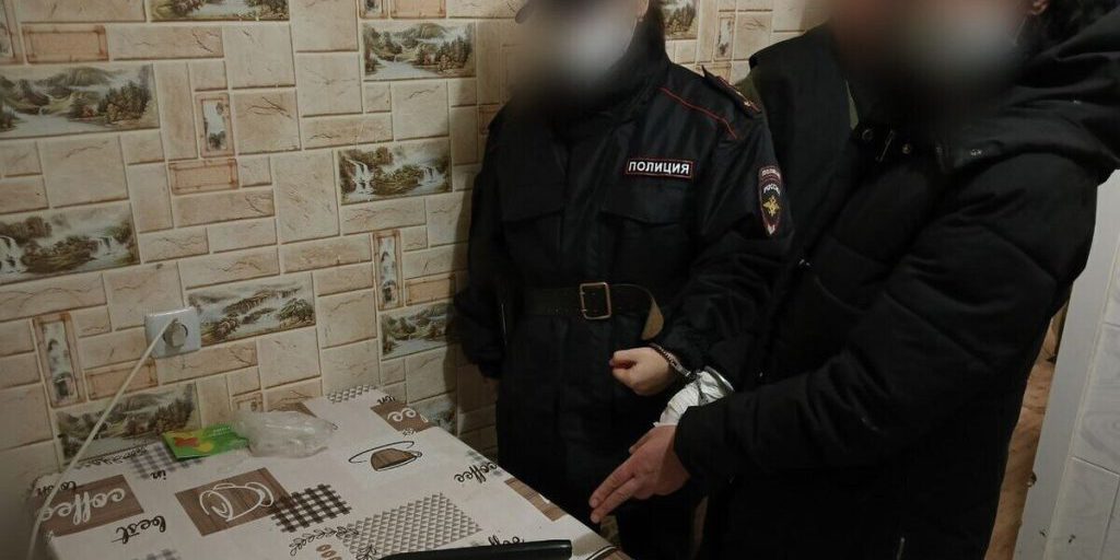 Indagine per omicidio a Kamensk: donna già condannata coinvolta, le autorità cercano di stabilire le circostanze dell'omicidio di un uomo di 42 anni nella regione di Penza