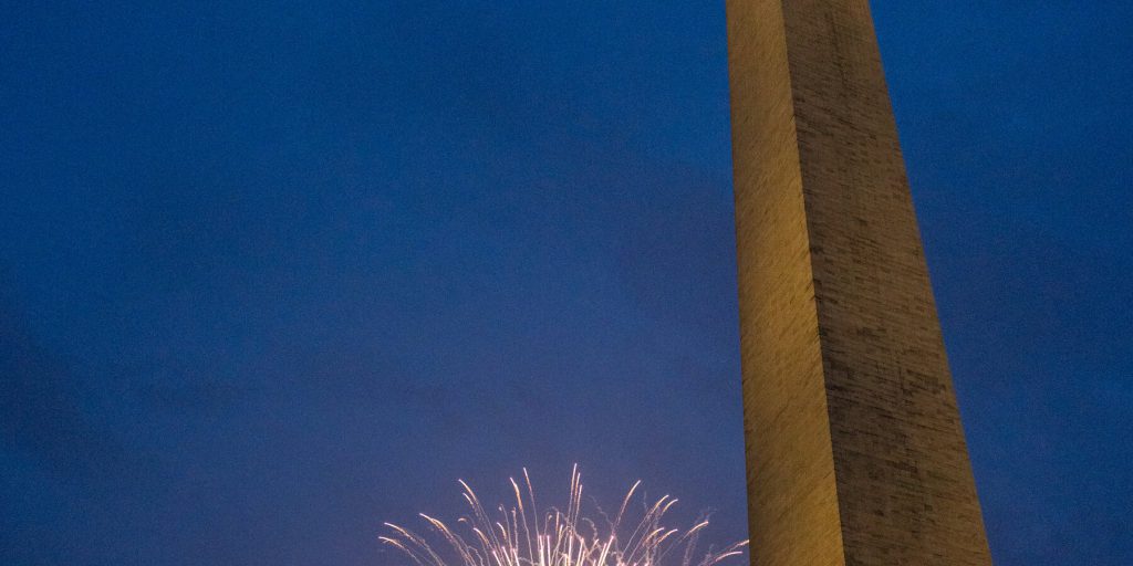 America compie 250 anni: Girl Scouts, bandiere e la caduta della palla a Times Square