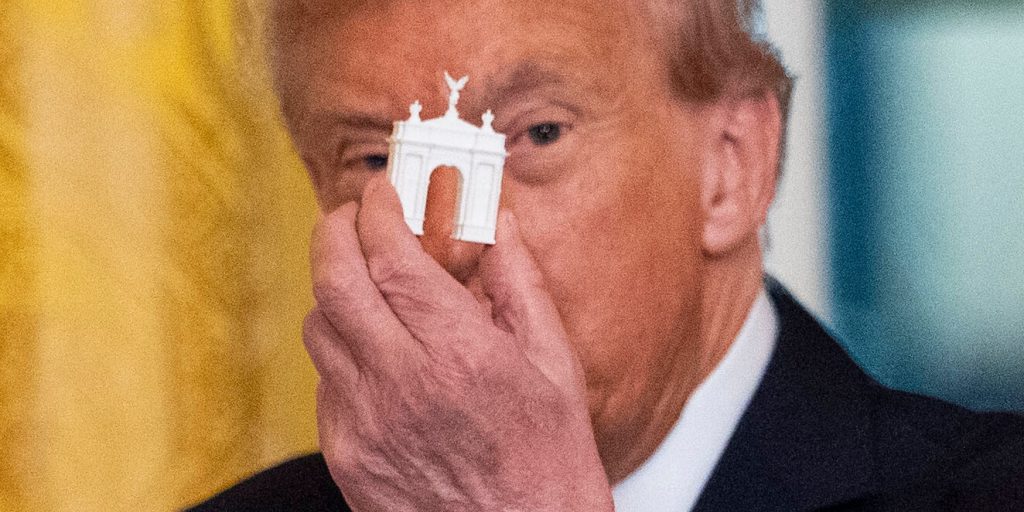 Il presidente Trump avvia iniziative per influenzare il settore delle arti e dei media negli Stati Uniti