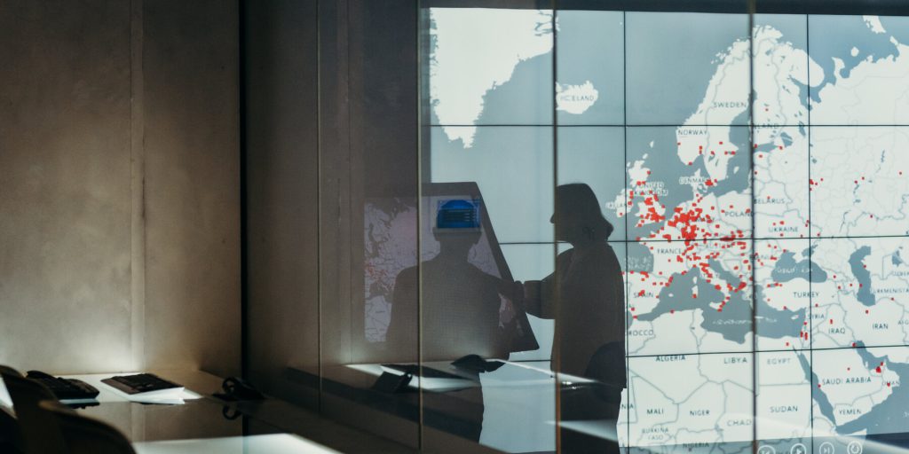 Minacce informatiche in aumento: la Cina attacca le infrastrutture statunitensi mentre l'amministrazione Trump riduce la cyberdifesa