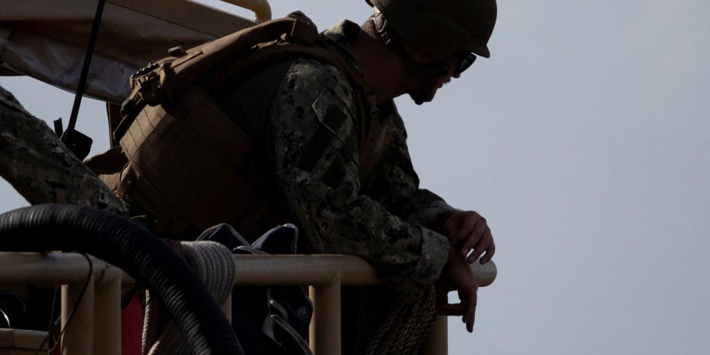 Gli Stati Uniti Estendono la Campagna Antidroga al di Fuori dei Caraibi con Nuovi Attacchi