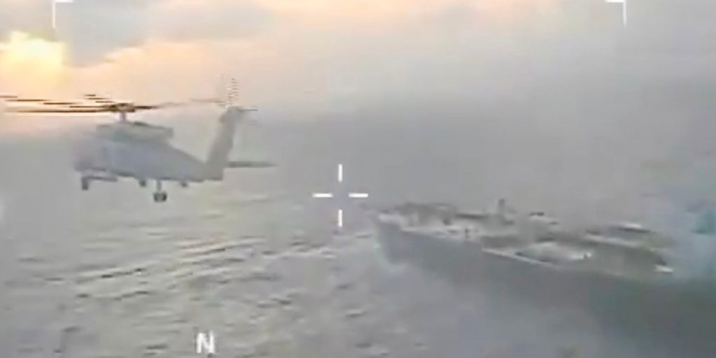 Nave destinata al Venezuela scappa dopo tentativo di intervento della guardia costiera americana