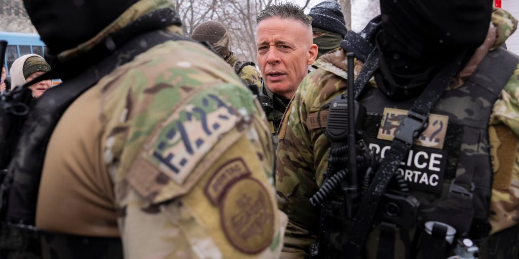 Minnesota: un bambino di 5 anni lasciato in un veicolo mentre il padre è detenuto dalle autorità di immigrazione