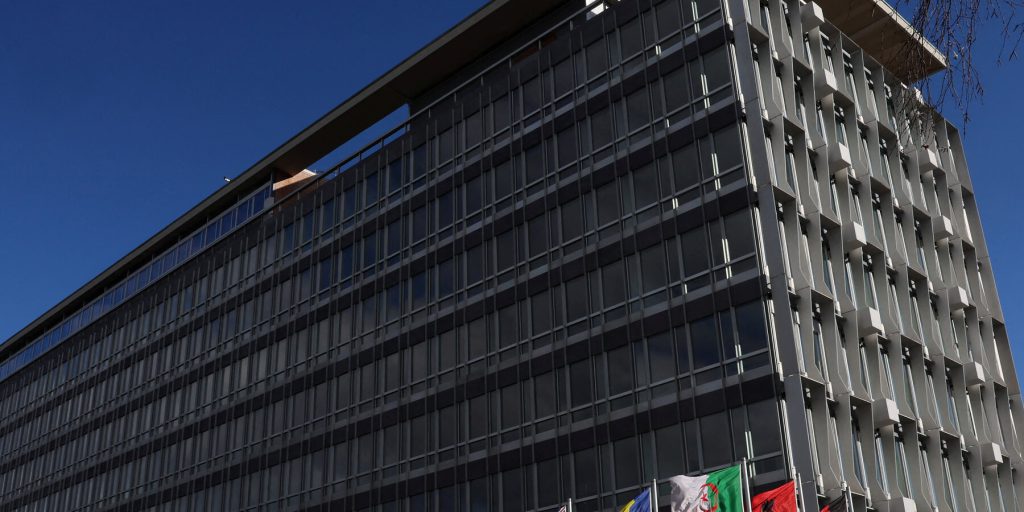 USA si ritira dall'Organizzazione Mondiale della Sanità, sollevando preoccupazioni sulla salute globale