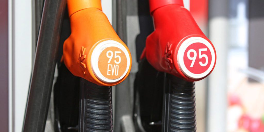 Russia stabilizza prezzi carburante con moratorio su dempfener per contenere costi e inflazione