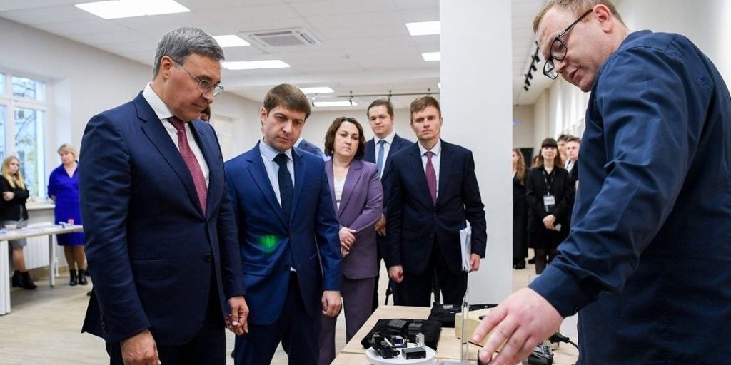 Роботелега для министра: Валерию Фалькову было что посмотреть в тверских вузах