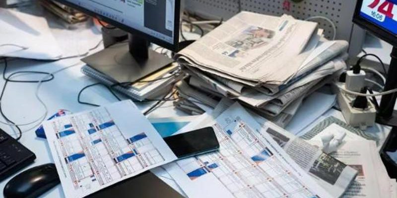 La Stampa: la redazione non firma cambiali in bianco nella cessione, evidenziando l'opacità della vendita