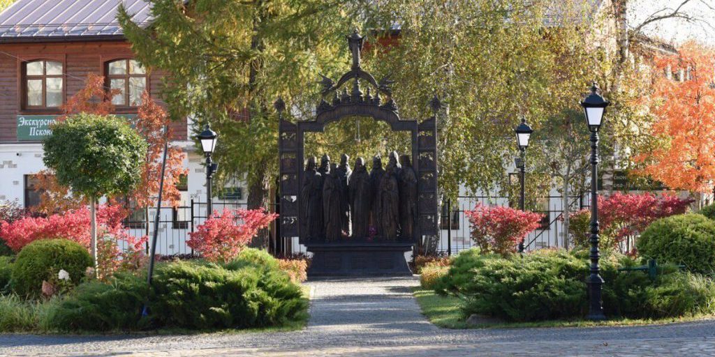 Духовное путешествие для защитников Отечества: ветераны СВО из Великих Лук посетили Печоры