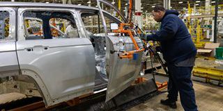 Stellantis sotto pressione: Moody's taglia l'outlook a negativo, cosa significa per il futuro del colosso automotive