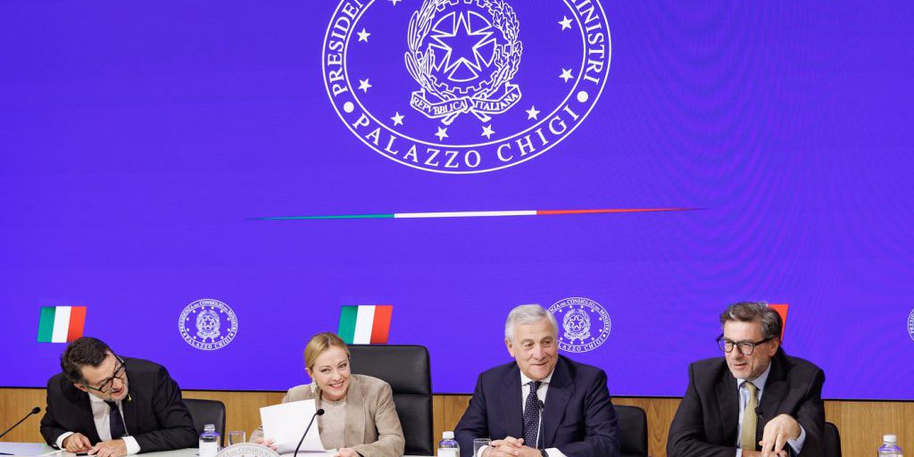 Manovra economica italiana: veti e critiche su casa e banche, Giorgetti invita a diffidare dalle bozze