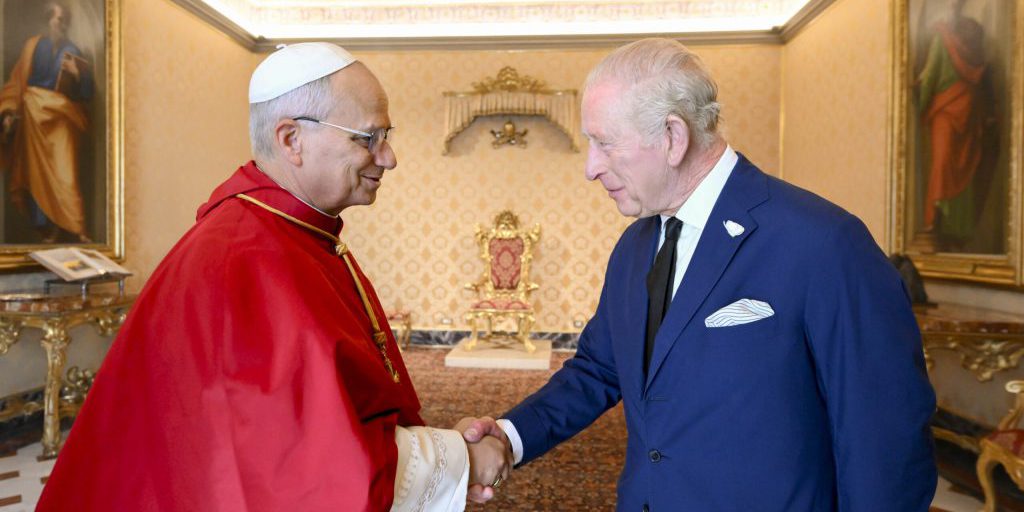 Re Carlo III e la regina Camilla a Roma oggi, la visita dei reali britannici a Papa Leone in 10 foto