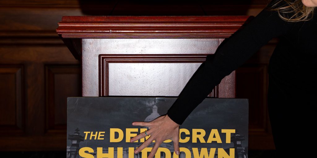 Democrats Block Federal Worker Pay Bill as Shutdown Drags On