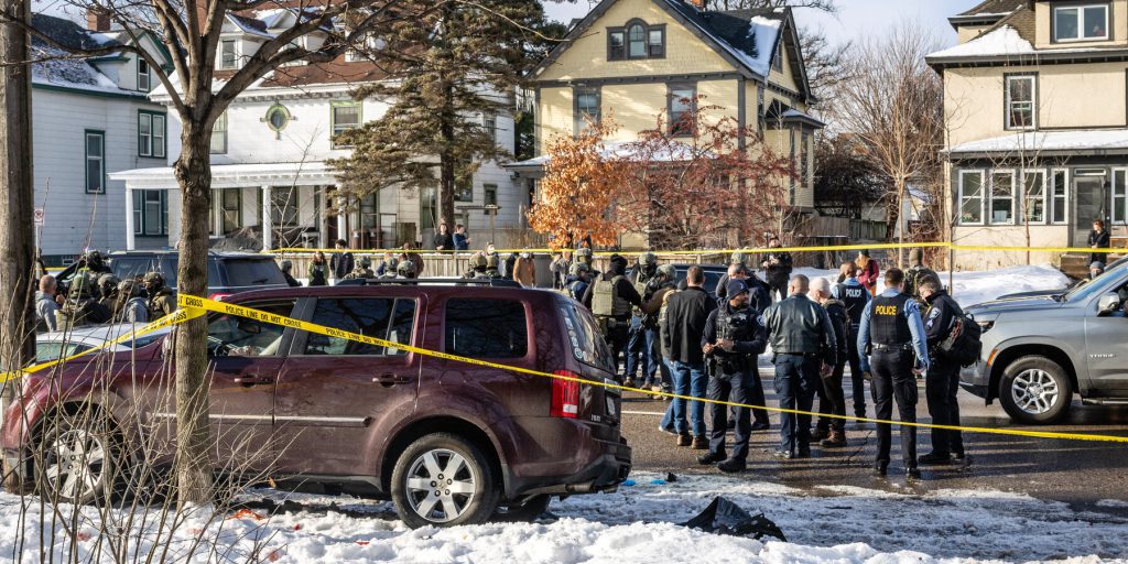 Agente dell'FBI si dimette dopo aver tentato di indagare su ufficiale ICE coinvolto nella sparatoria di Renee Good