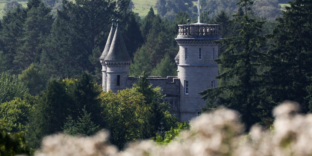 Nuovi documenti di Epstein rivelano che l'ex Principe Andrew cercava ragazze