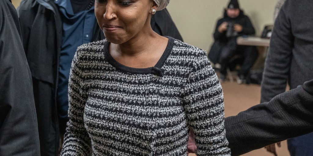 Attacco a Minneapolis: rappresentante Omar aggredito in sala comunale