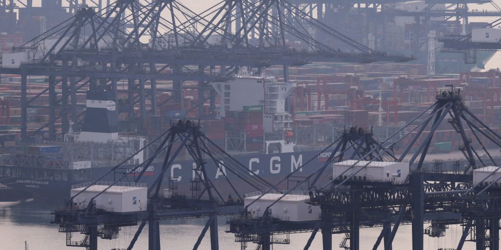 Amministrazione Trump rinvia le tariffe sui semiconduttori cinesi al 2027