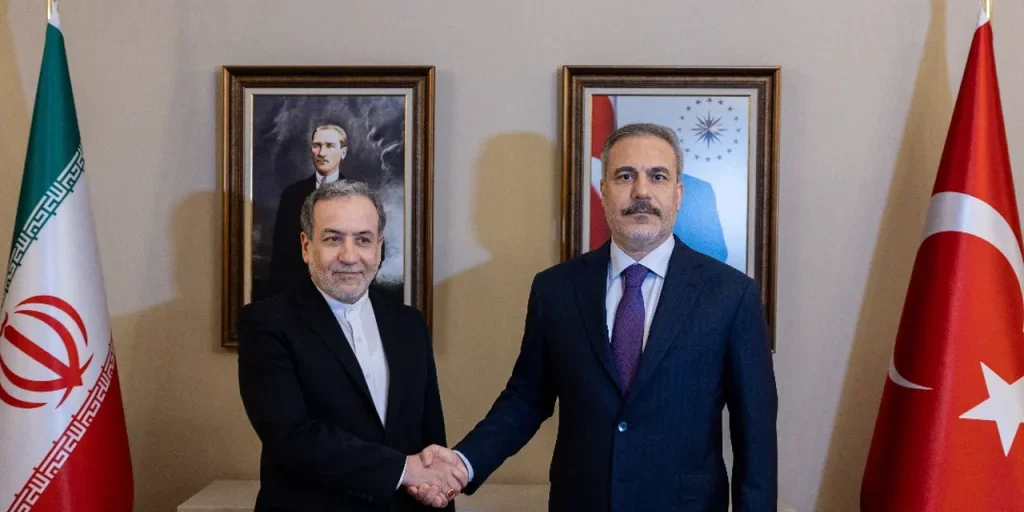 Turquia: ministro degli Esteri incontra funzionari iraniani e statunitensi in 24 ore