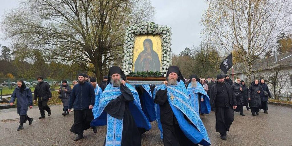 Икону с молитвенным пением пронесли через Козельск
