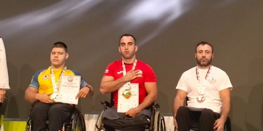 Medaglia di bronzo per l'atleta russo Slava Sadoev al Campionato mondiale di para-armwrestling