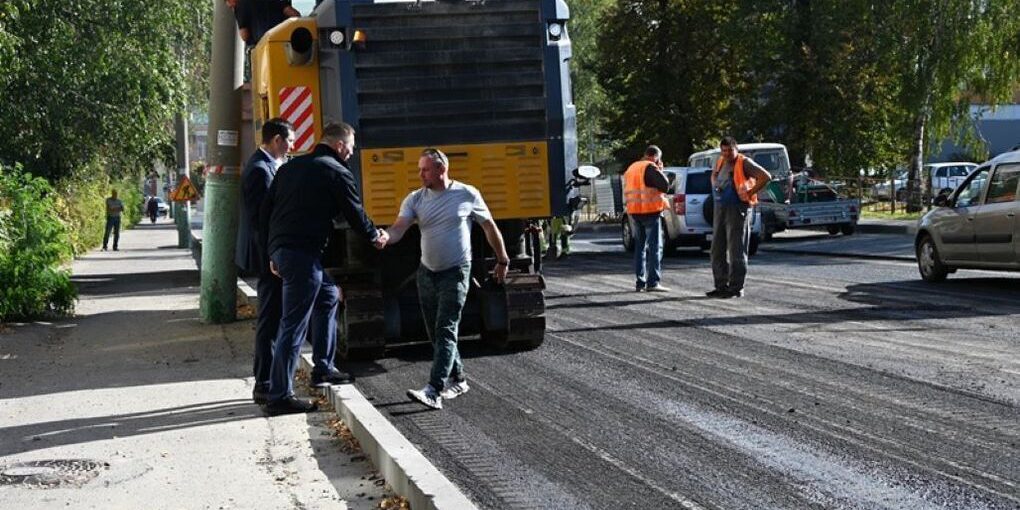 Controllo della qualità dei lavori stradali a Penza: il capo della città verifica lo stato di avanzamento dei progetti di manutenzione