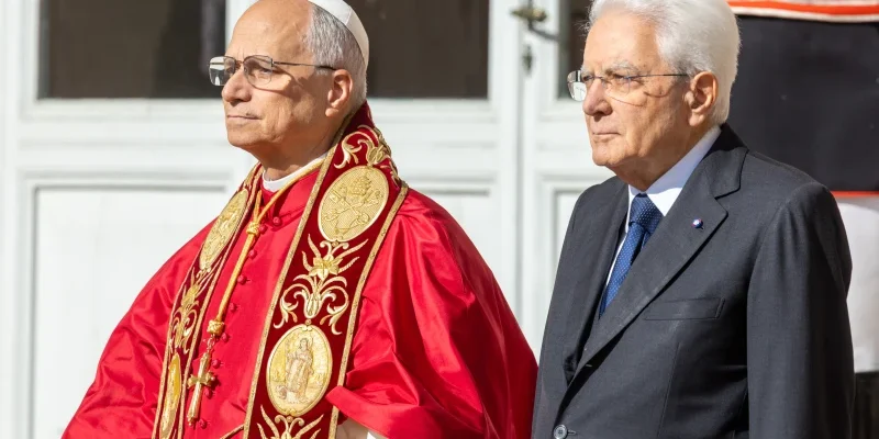 Papa Leone XIV incontra il Presidente italiano Sergio Mattarella in una storica visita di Stato in Italia per rafforzare i legami tra la Santa Sede e l'Italia e promuovere la pace nel mondo