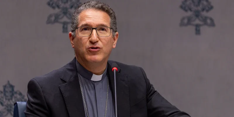 In second report, Vatican minor commission urges listening, reparations for abuse victims