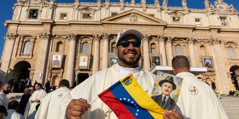 Papa Leone XIV proclama sette nuovi santi, tra cui i primi della Venezuela e della Papua Nuova Guinea, in una cerimonia solenne in Vaticano