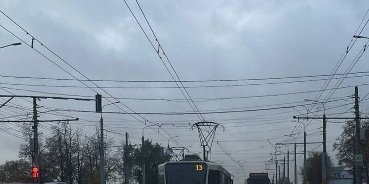В Туле на Пролетарской встали трамваи