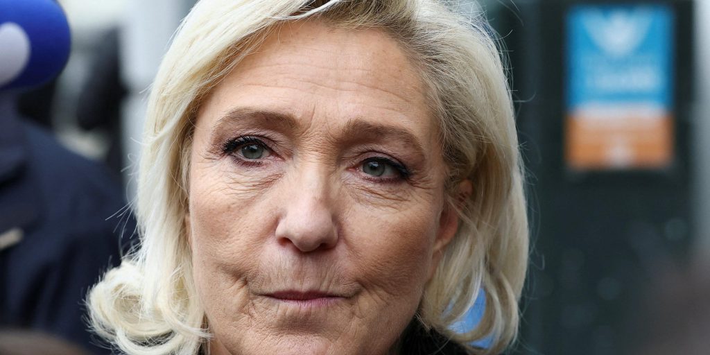 Macron cambia posizione sul raid al Venezuela: un vantaggio per Marine Le Pen