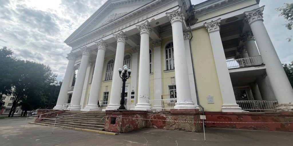 Жители Орла встретились с московской поэтессой Анной Арканиной (12+)