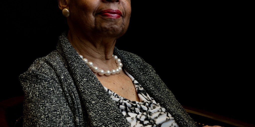 Norton presenta documenti per chiudere la campagna di rielezione