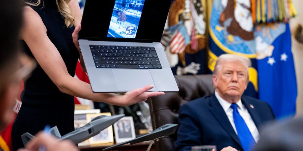 Team di Trump giustifica uccisioni nonostante prove video contrarie