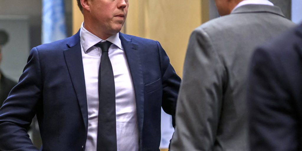 Segretario dell’Esercito USA si reca a Ginevra per incontri con delegazione ucraina