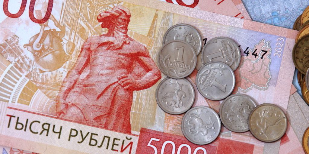 Выяснилось, сколько челябинцев не носят с собой наличные деньги