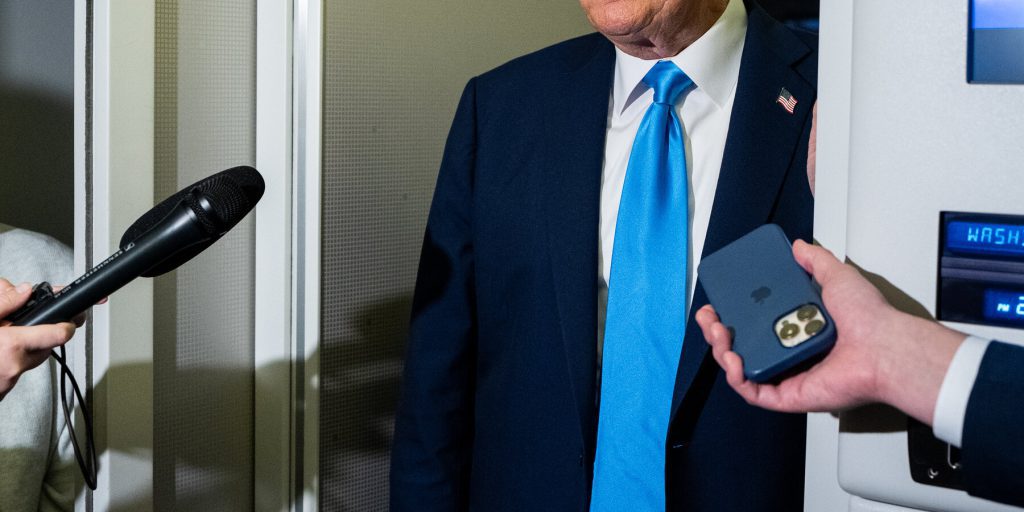 Trump Aumenta i Dazi sul Canada a Seguito di una Disputa su uno Spot Pubblicitario che Cita Ronald Reagan