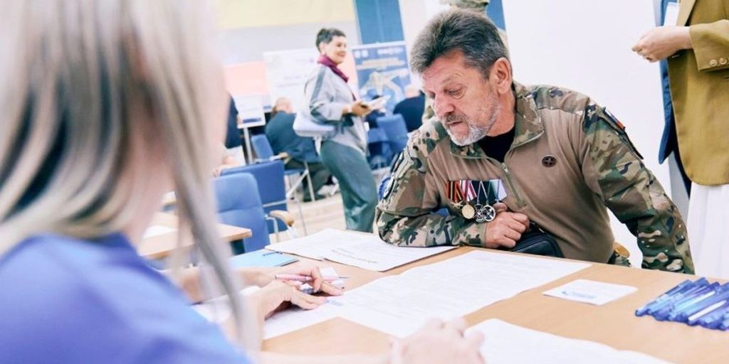 На Орловщине помогают найти работу участникам СВО