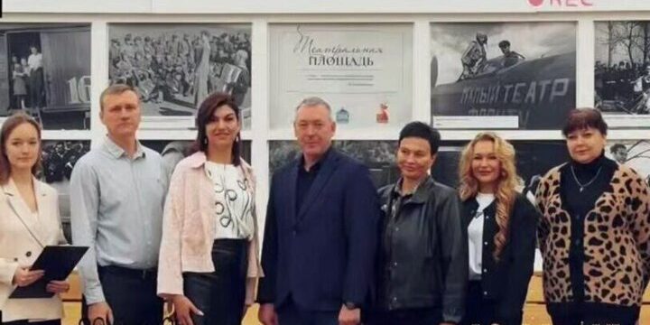 В Энергодаре появилась фотовыставка «Театральная площадь»