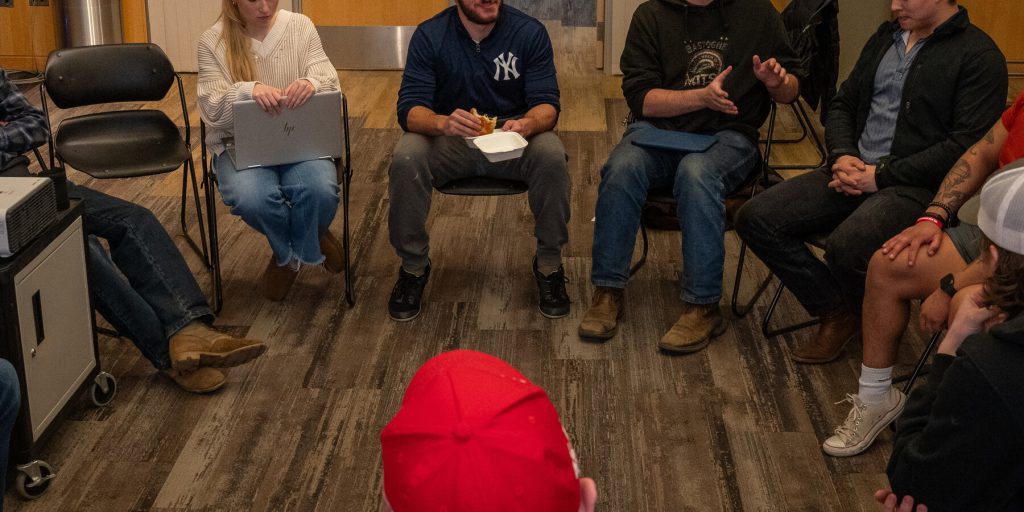 Trump attira sostenitori conservatori scettici sulle politiche estere verso Venezuela e Groenlandia