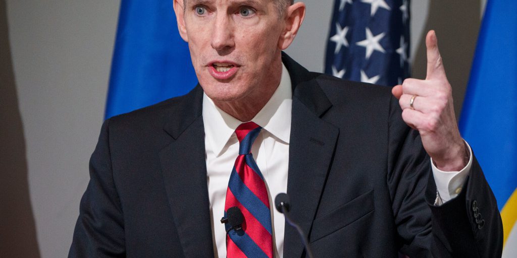 Chris Madel si ritira dalla corsa per governatore del Minnesota a causa di controversie sull'immigrazione