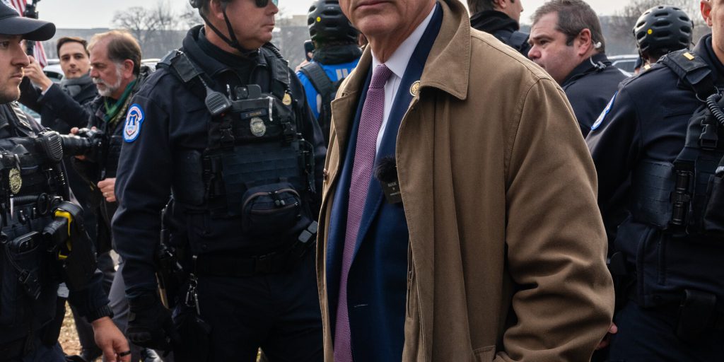 Democratici che hanno votato per finanziare l'ICE si difendono dopo l'omicidio di un agente federale a Minneapolis