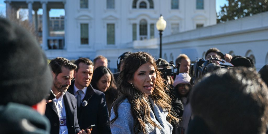 Trump incontra Noem per due ore a fronte della reazione alla morte di Alex Pretti