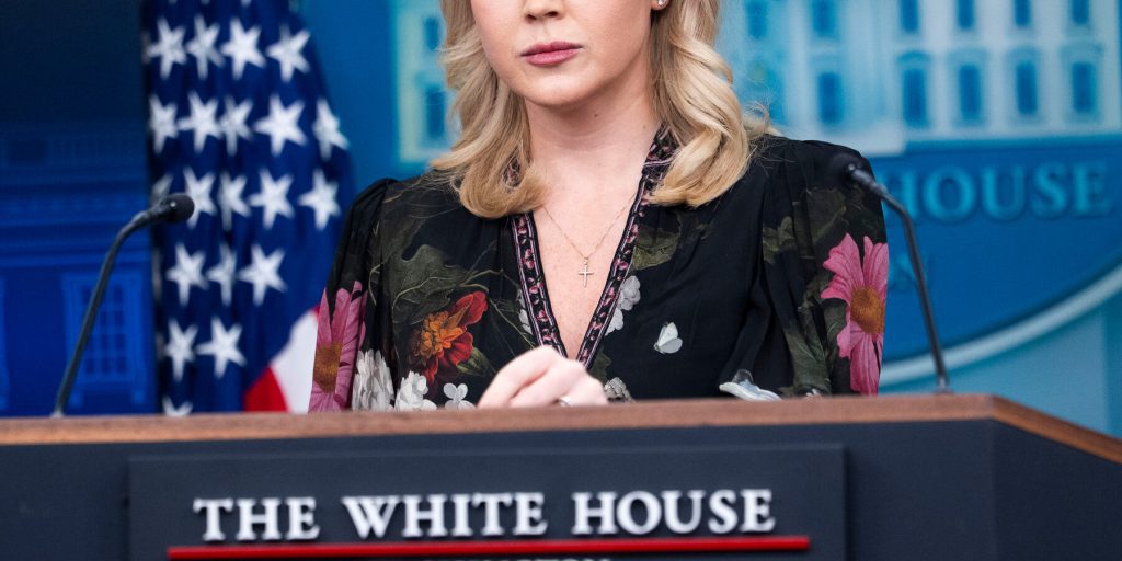 ICE arresta la madre di un nipote della segretaria di stampa della Casa Bianca